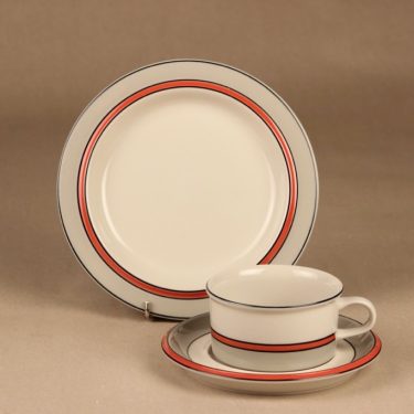 Arabia Aslak teekuppi ja lautaset, 25 cl, suunnittelija Inkeri Leivo, 25 cl