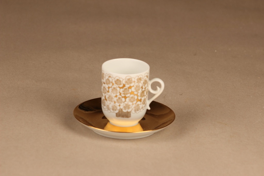 Arabia Mira kahvikuppi, kulta, suunnittelija Esteri Tomula, serikuva, kullattu