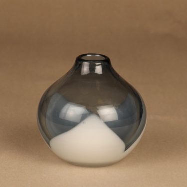 Riihimäen lasi vase, signed designer Sakari Pykälä