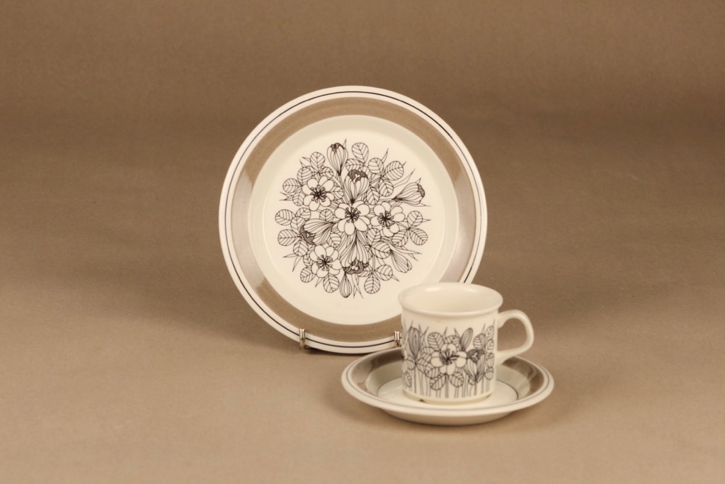 Arabia Krokus espresso cup and plates(2) designer Esteri Tomula