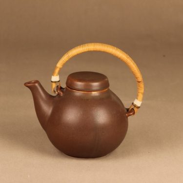 Arabia GA 2 tea pot with rattan designer Ulla Procope