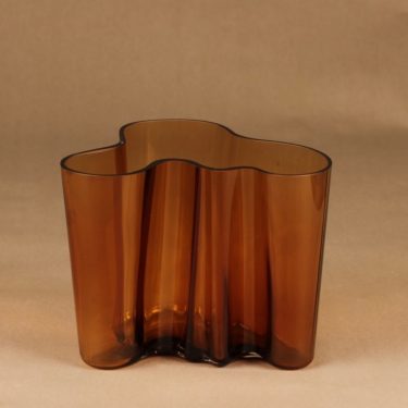 Iittala Aalto-collection vase designer Alvar Aalto
