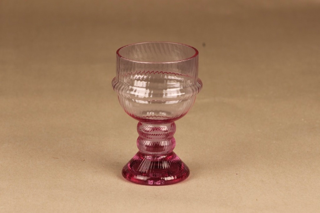 Riihimäen lasi Sulttaani wine glass designer Nanny Still