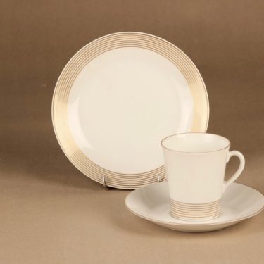 Arabia Jaana kahvikuppi ja lautaset(2), raitakoriste, suunnittelija Raija Uosikkinen, raitakoriste