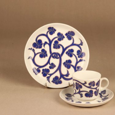 Arabia Lyydia kahvikuppi ja lautaset (2), sininen, suunnittelija Laila Hakala, serikuva, retro