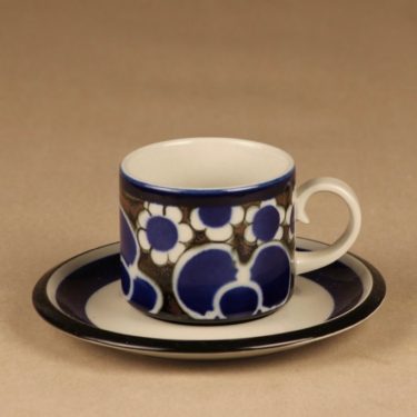 Arabia Saara teekuppi, sininen, ruskea, suunnittelija Anja Jaatinen-Winquist, erikoiskoriste