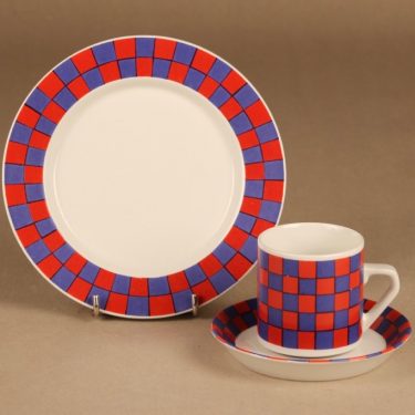 Arabia Tammi kahvikuppi ja lautaset(2), punainen, sininen, suunnittelija Esteri Tomula,