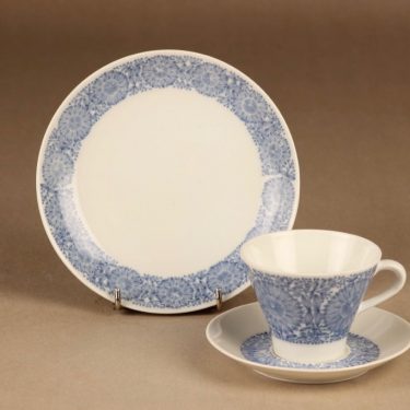 Arabia Filigran kahvikuppi ja lautaset(2), sininen, suunnittelija Raija Uosikkinen, serikuva