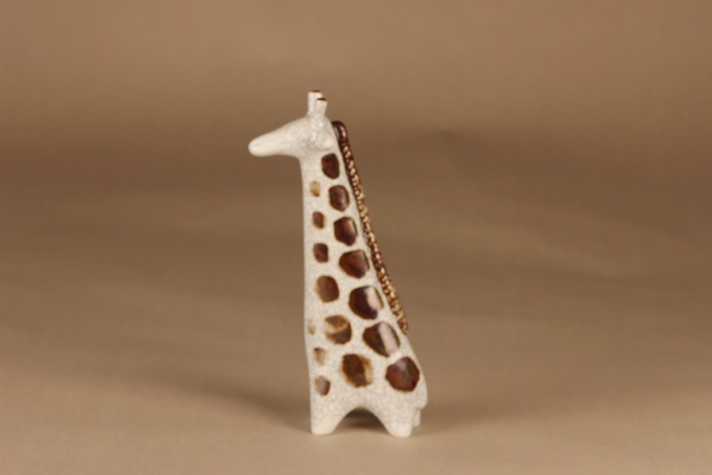 Arabia kirahvi, käsinmaalattu, suunnittelija Taisto Kaasinen, käsinmaalattu