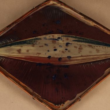 Arabia keramiikkalaatta, Kala, suunnittelija Brita Heilimo, Kala, käsinmaalattu, signeerattu