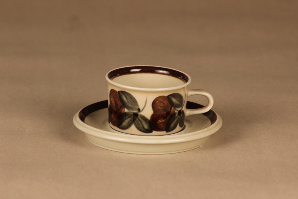 Arabia Ruija mocca cup, hand-painted designer Raija Uosikkinen
