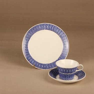 Arabia Lobelia kahvikuppi ja lautaset (2), sininen, suunnittelija Esteri Tomula, ornamentti