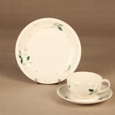 Arabia Kukka kahvikuppi ja lautaset (2),, suunnittelija Dorrit von Fieandt, kukka, serikuva
