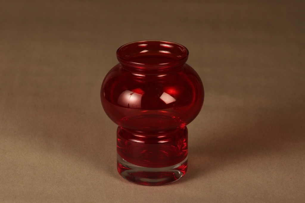 Riihimäen lasi Välkky candle lantern, ruby designer Tamara Aladin