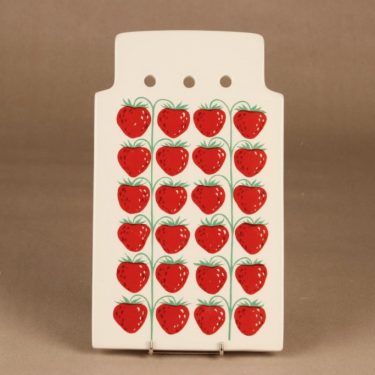 Arabia Pomona strawberry clipping board designer Raija Uosikkinen