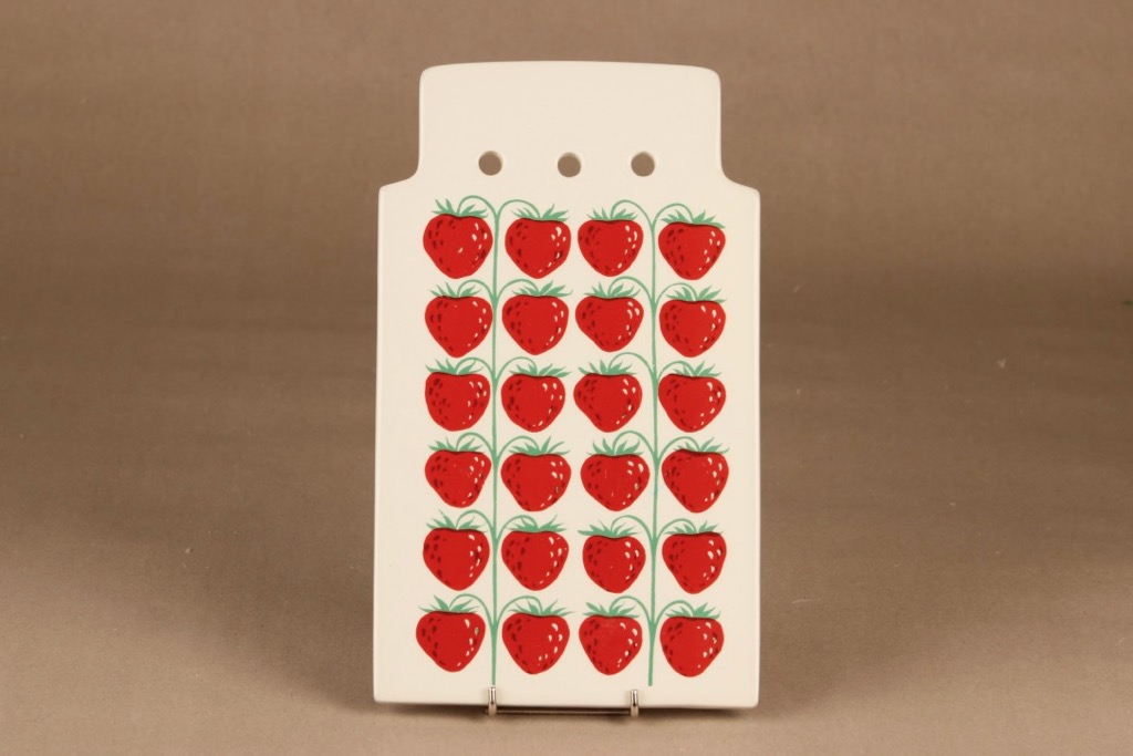 Arabia Pomona strawberry clipping board designer Raija Uosikkinen