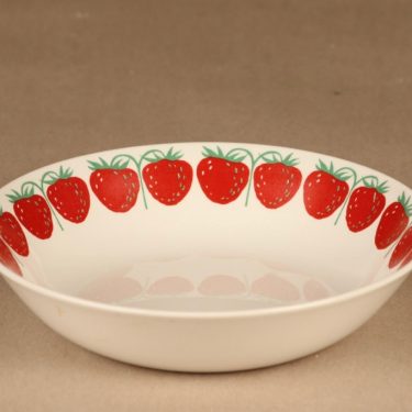 Arabia Pomona Strawberry soup plate designer Raija Uosikkinen