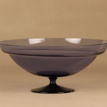 Riihimäen lasi Pingviini serving bowl with feet designer Helena Tynell