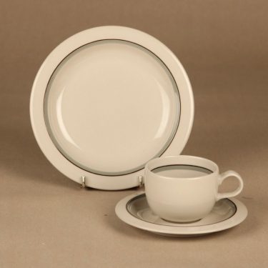 Arabia Airisto kahvikuppi ja lautaset, harmaa, suunnittelija Inkeri Leivo, raitakoriste