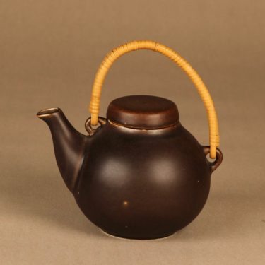 Arabia GA1 tea pot with rattan handle designer Ulla Procope