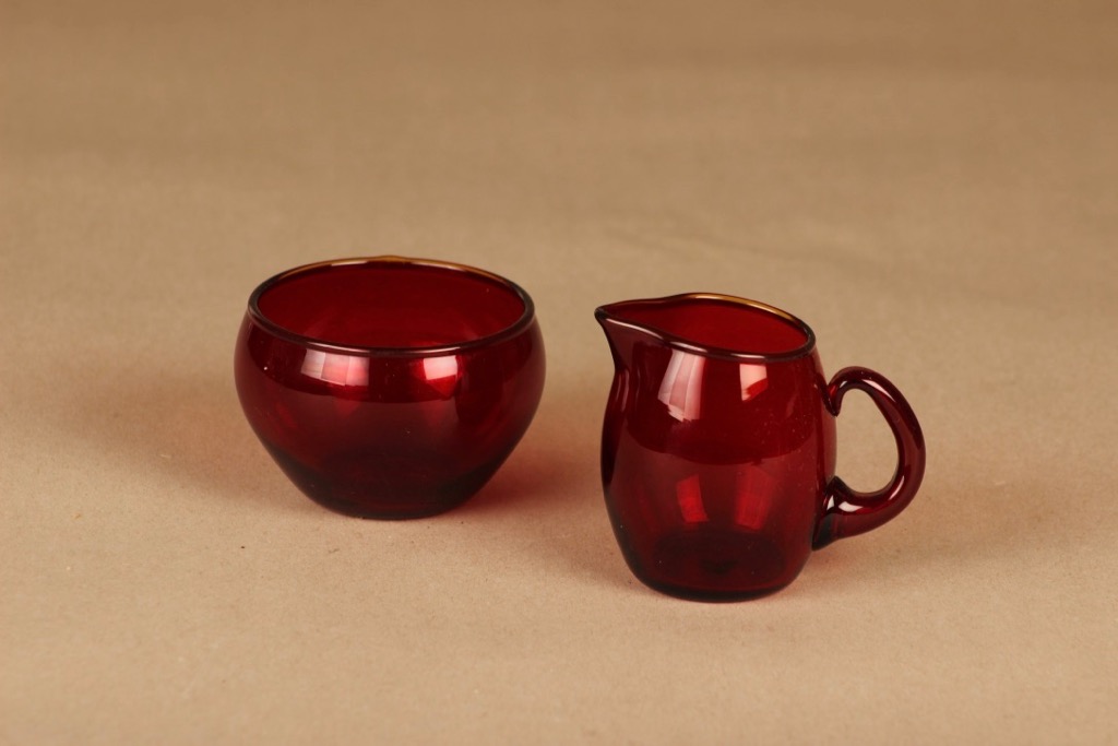 Iittala 2370, 2371 sugar bowl and creamer, ruby designer Tapio Wirkkala