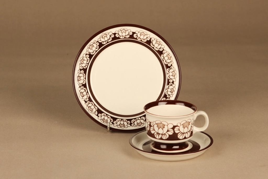Arabia Katrilli coffee cup and plates designer Esteri Tomula