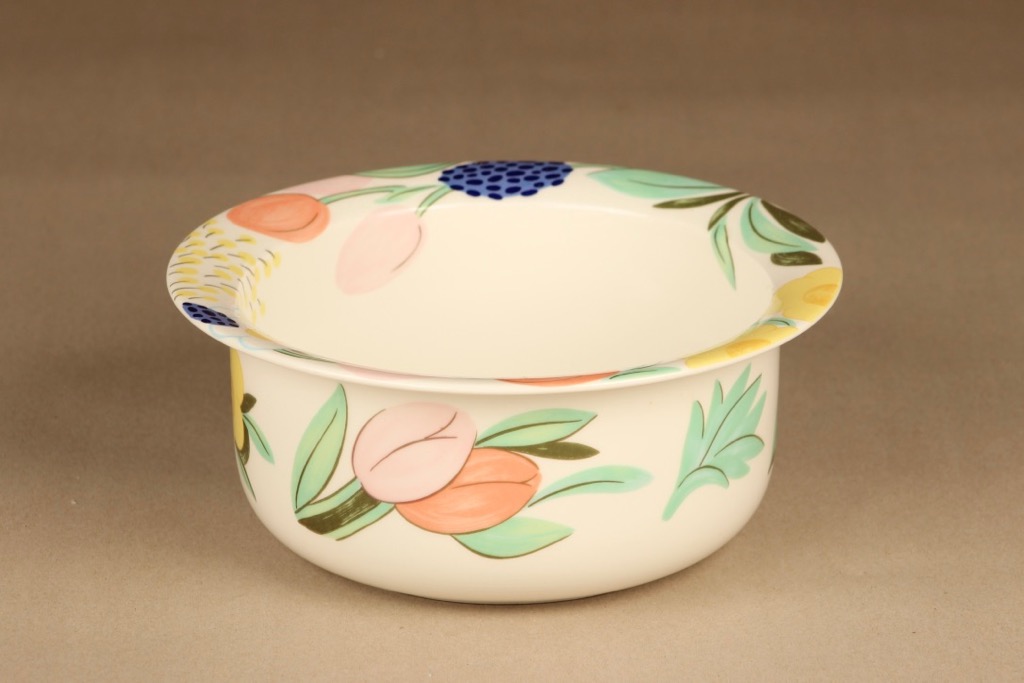 Arabia Poetica bowl designer Dorrit von Fieandt