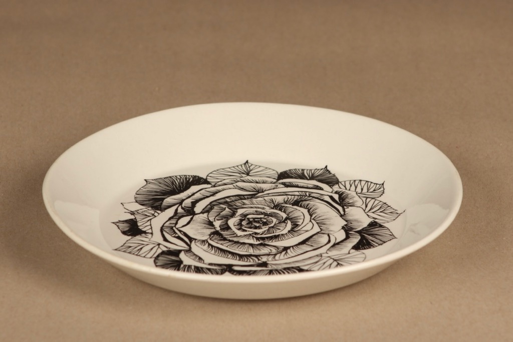 Arabia Black Rose plate 19.5 cm designer Esteri Tomula