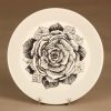Arabia Musta ruusu lautanen, 19.5 cm, suunnittelija Esteri Tomula, 19.5 cm, serikuva, kukka kuva 2