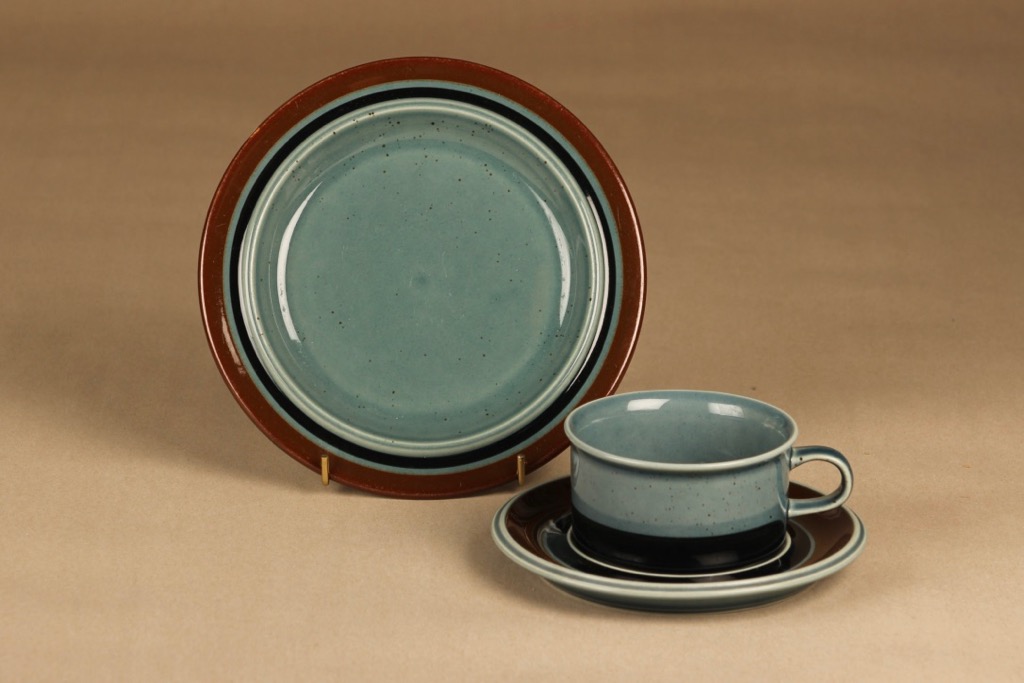 Arabia Meri teekuppi ja lautaset (2), turkoosi, ruskea, suunnittelija Ulla Procope,