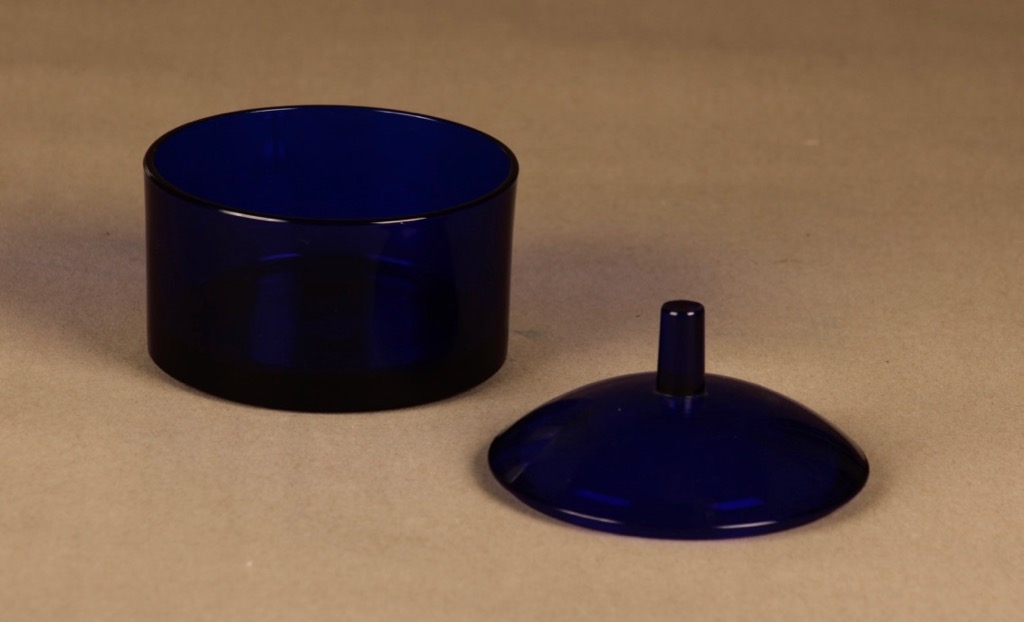 Nuutajärvi Pandora rasia, kannellinen, suunnittelija Markku Salo, kannellinen kuva 2