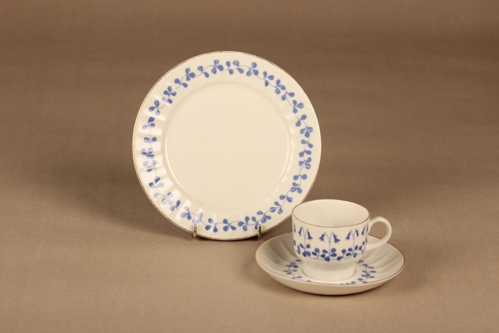 Arabia Vanamo kahvikuppi ja lautaset(2), sininen, suunnittelija Esteri Tomula, serikuva, ornamentti, kukka