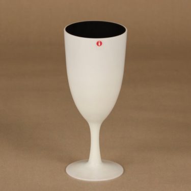 Iittala goblet designer Oiva Toikka