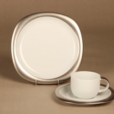 Rosenthal kahvikuppi ja lautaset(2), valkoinen, hopea, suunnittelija Tapio Wirkkala,