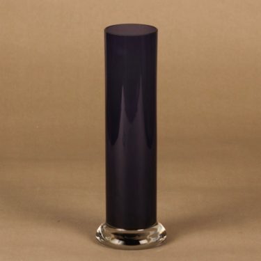Nuutajärvi vase, lilac designer Unto Suominen