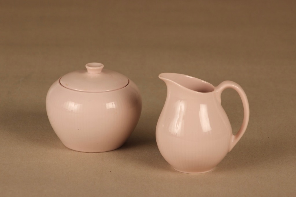 Arabia Sointu sugar bowl and creamer, pink designer Kaj Franck