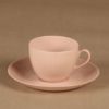 Arabia Sointu kahvikuppi ja lautaset(2), vaaleanpunainen, suunnittelija Kaj Franck,  kuva 2