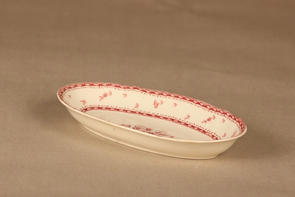 Arabia Suomen Kukka herring plate, red designer unknown