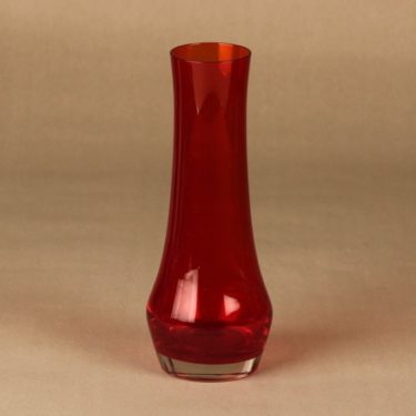 Riihimäen lasi 1374 vase, red designer Tamara Aladin