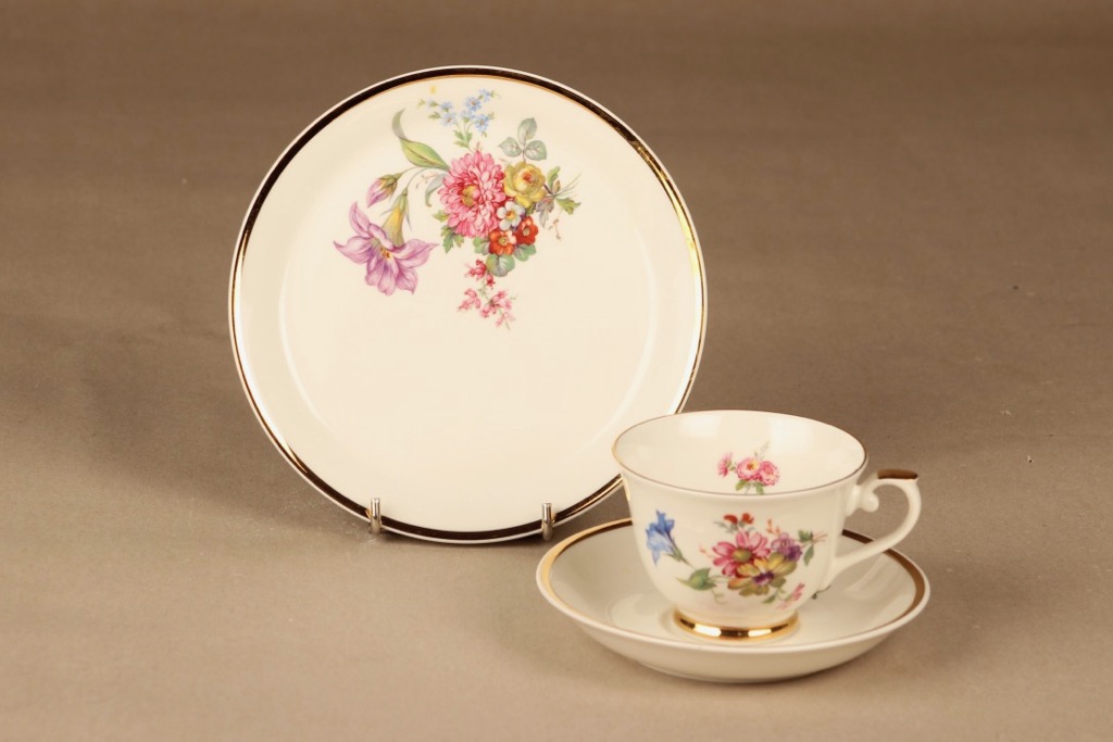 Arabia Kulta-aika kahvikuppi ja lautaset(2) nro VI, monivärinen, suunnittelija tuntematon, serikuva, kukka