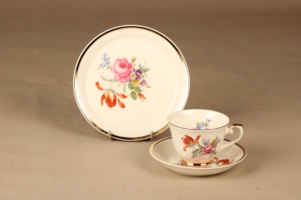 Arabia Kulta-aika kahvikuppi ja lautaset(2) nro I, monivärinen, suunnittelija tuntematon, serikuva, kukka