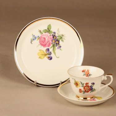 Arabia Kulta-aika kahvikuppi ja lautaset(2) nro XII, monivärinen, suunnittelija tuntematon, serikuva, kukka