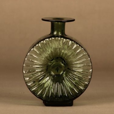 Riihimäen lasi Aurinkopullo decorative bottle green, size 2/4 designer Helena Tynell