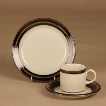 Arabia Karelia kahvikuppi ja lautaset(2), ruskea, harmaa, suunnittelija Anja Jaatinen-Winquist, raitakoriste