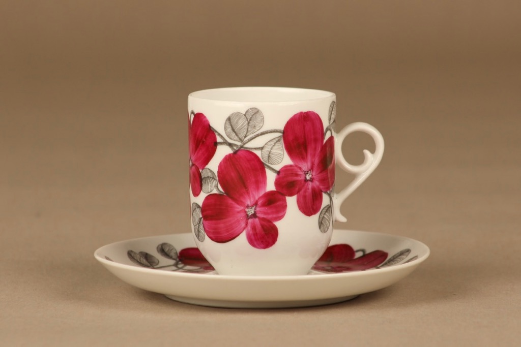 Arabia Irina kahvikuppi, käsinmaalattu, suunnittelija Esteri Tomula, käsinmaalattu, signeerattu