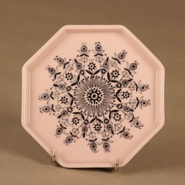 Arabia Kismet plate designer Ulla Procope
