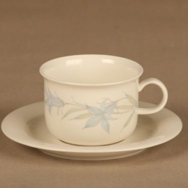 Arabia Sinikello teekuppi, valkoinen, sininen, suunnittelija Esteri Tomula, serikuva, kukka