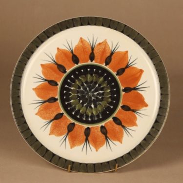 Arabia koristelautanen, käsinmaalattu, suunnittelija Gunnel Sallmen, käsinmaalattu, kukka, signeerattu