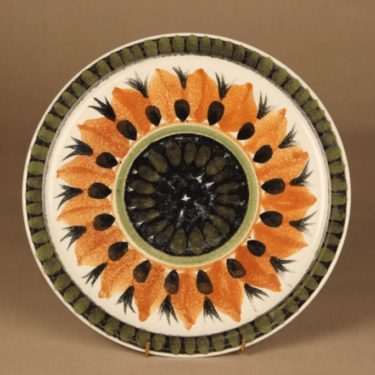 Arabia koristelautanen, käsinmaalattu, suunnittelija Gunnel Sallmen, käsinmaalattu, kukka, signeerattu