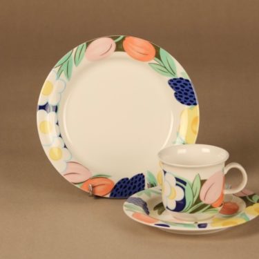 Arabia Poetica kahvikuppi ja lautaset(2), monivärinen, suunnittelija Dorrit von Fieandt, kukka